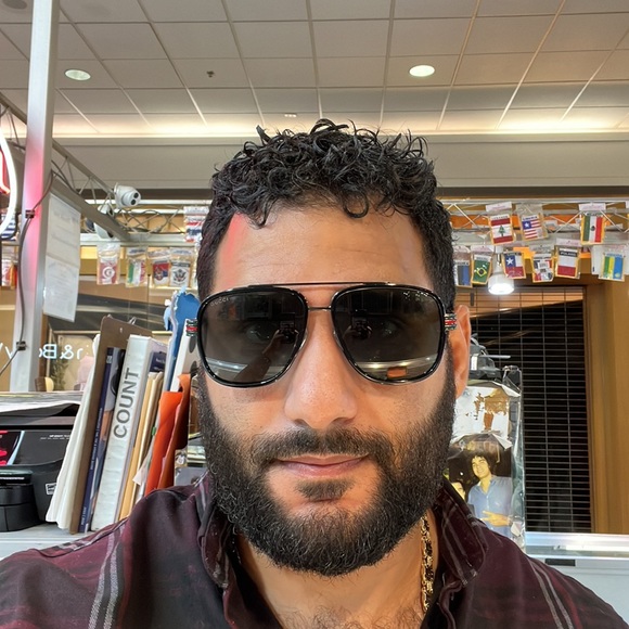 Gucci glasses new model dad bought them and just doesn’t like the way they fit - Picture 10 of 11